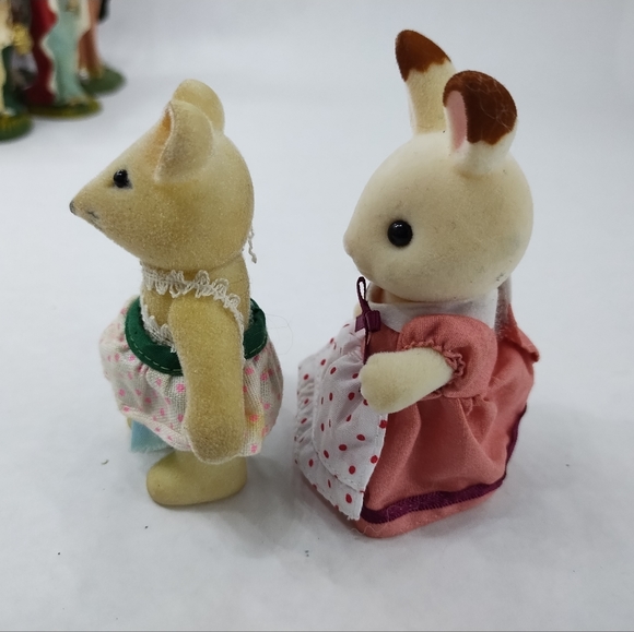 Sylvanian Calico Critters Hopscotch Rabbit Family Mother and Mouse Friend - Picture 7 of 8